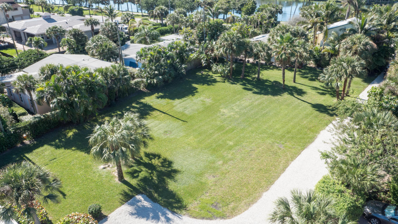 Love the Ocean? Highly desirable and won't be on the market long. 350' from the beach with deeded private access. This 11,000 sq. ft. lot is suitable to build a single family home with fabulous rooftop ocean views. Builder has plans for a 4,200 sq. ft. 4 bedrooms, 4 bathrooms, 3 car garage home for $1.999,000 (lot included) Larger home plans are available. This lot will also accommodate a duplex with 2,200 sq ft per floor and 8,800 sq ft total build out. Minutes to PGA Blvd/Gardens Mall and Harbourside Place. Located by beautiful Pelican Lake.