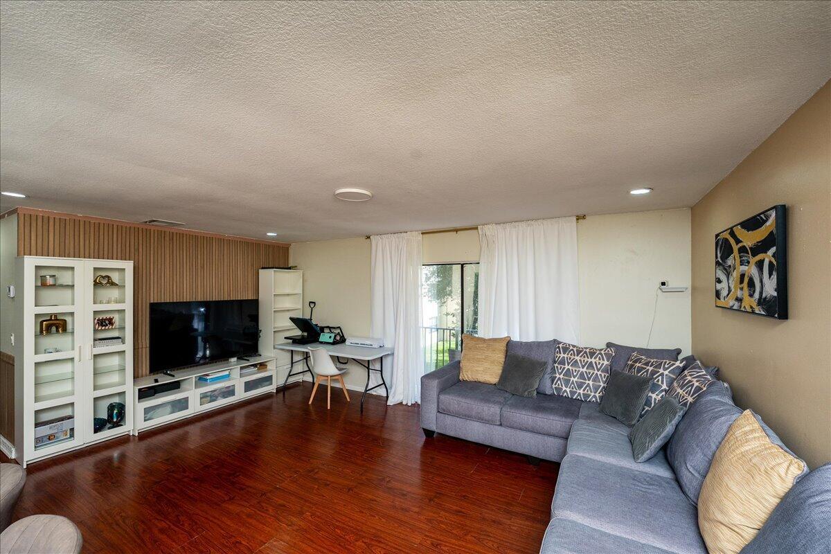 ISLAND HOUSE CONDOMINIUM PHASE III (BLDG VIII) - Residential