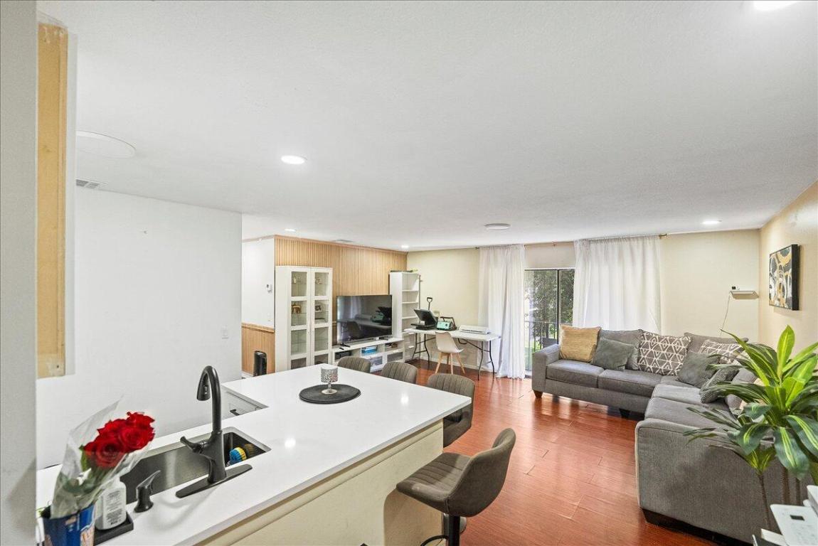 ISLAND HOUSE CONDOMINIUM PHASE III (BLDG VIII) - Residential