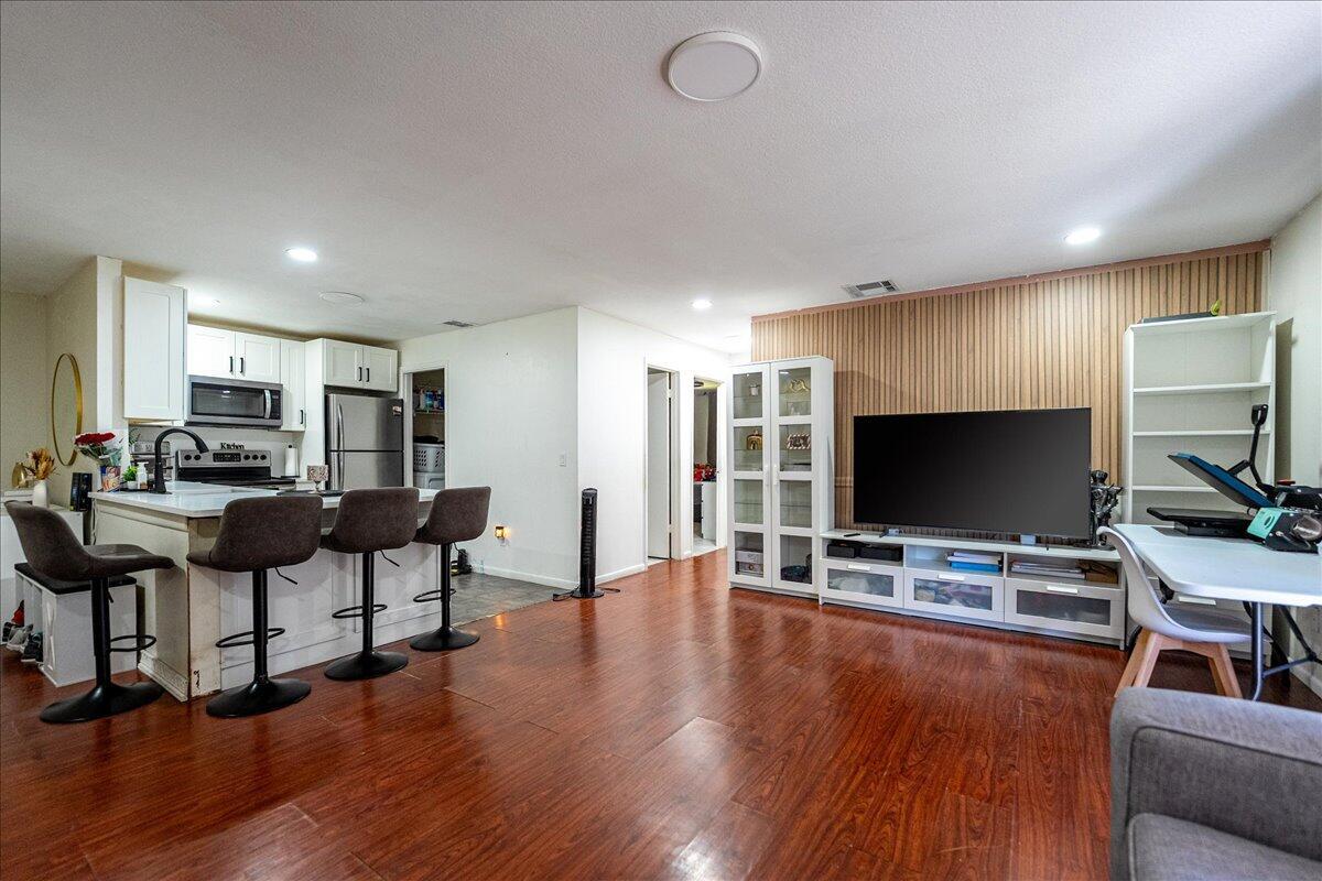 ISLAND HOUSE CONDOMINIUM PHASE III (BLDG VIII) - Residential