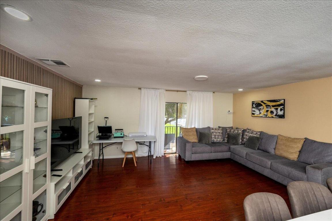 ISLAND HOUSE CONDOMINIUM PHASE III (BLDG VIII) - Residential