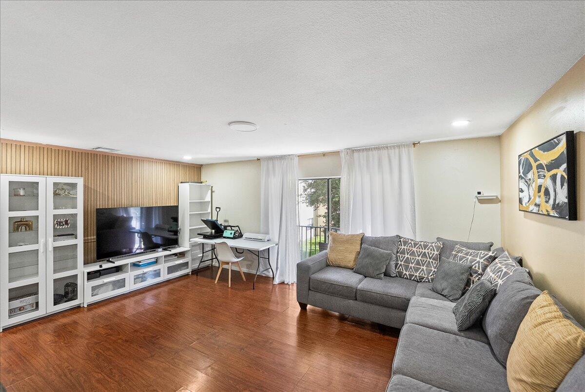 ISLAND HOUSE CONDOMINIUM PHASE III (BLDG VIII) - Residential