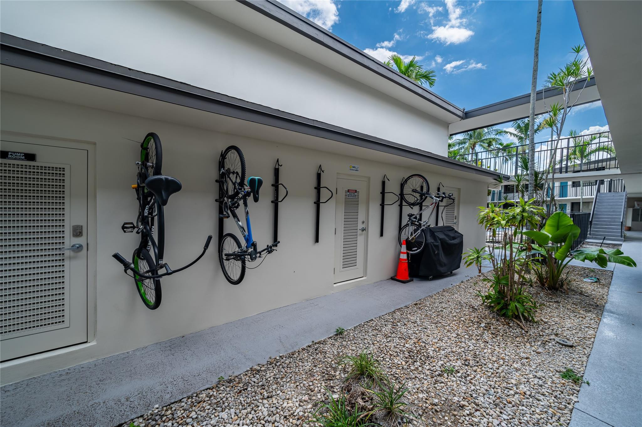 WOODS CONDO - Residential