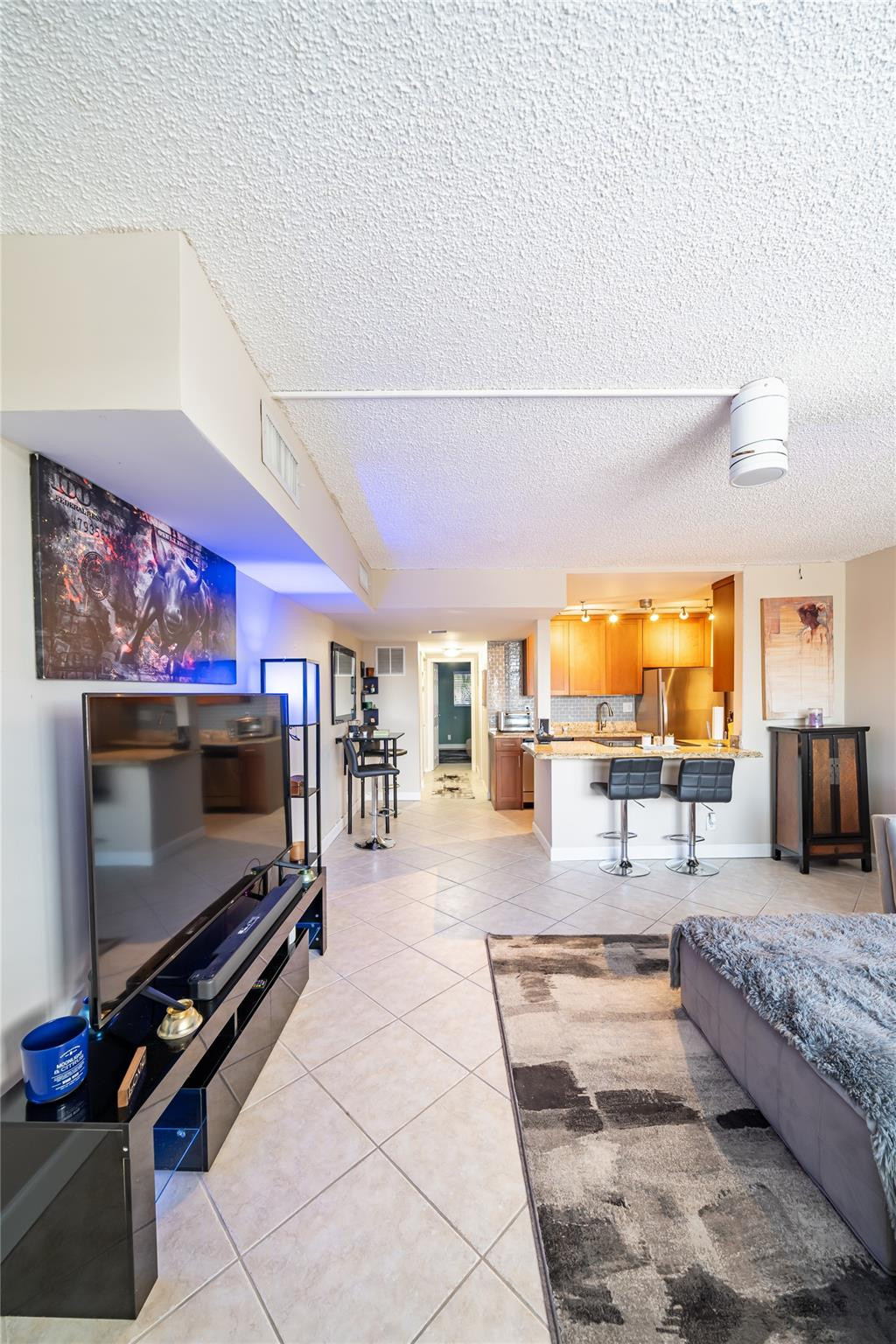 WOODS CONDO - Residential