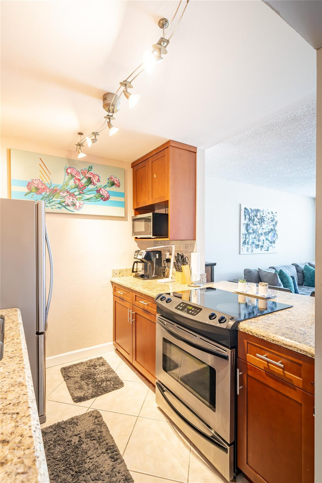 WOODS CONDO - Residential