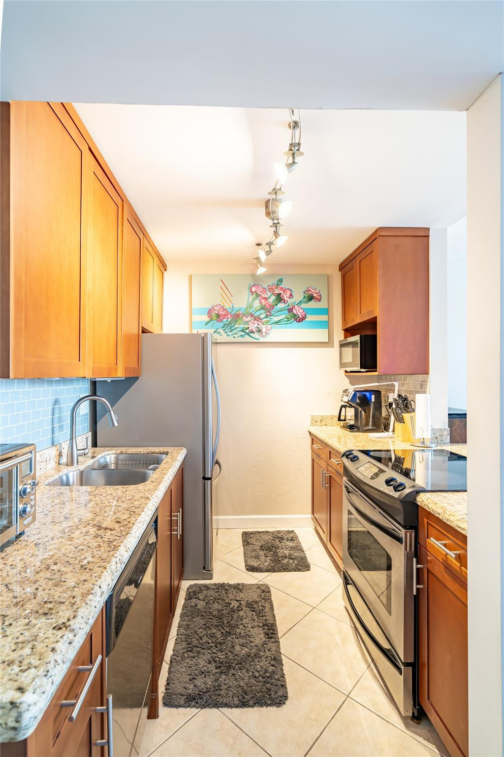 WOODS CONDO - Residential