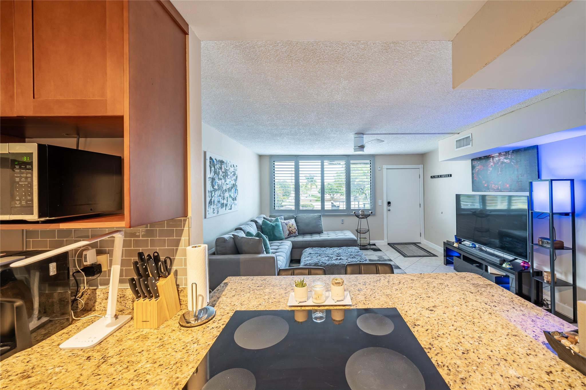 WOODS CONDO - Residential