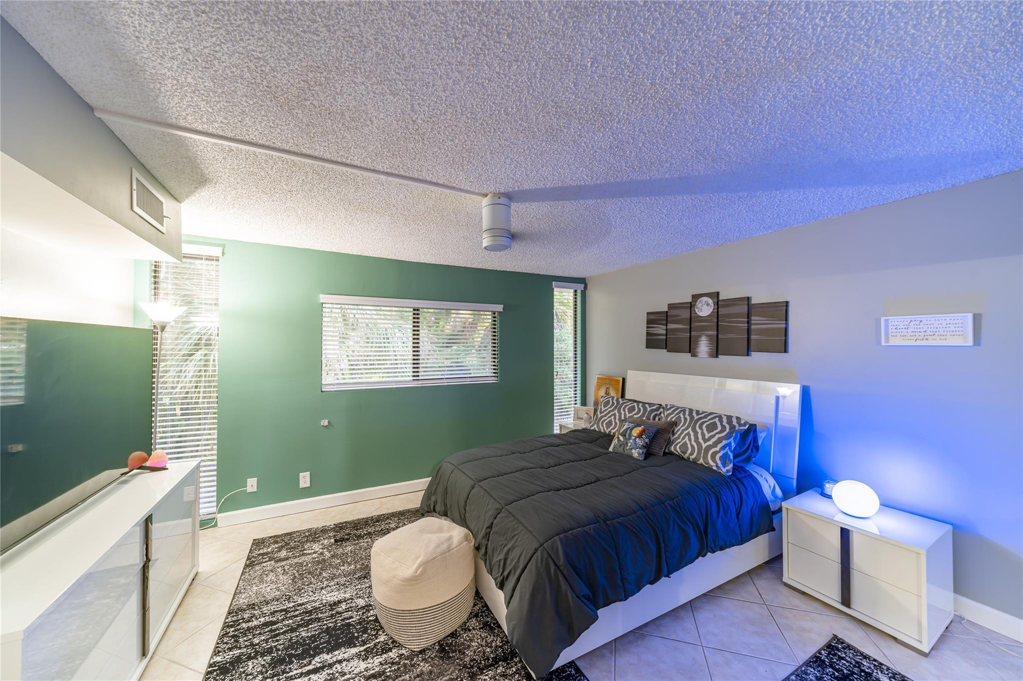 WOODS CONDO - Residential