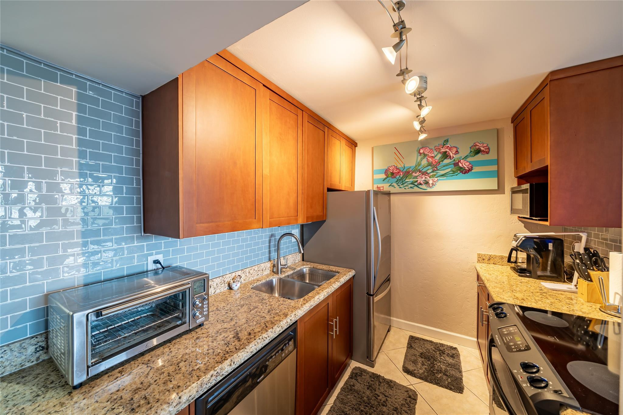 WOODS CONDO - Residential