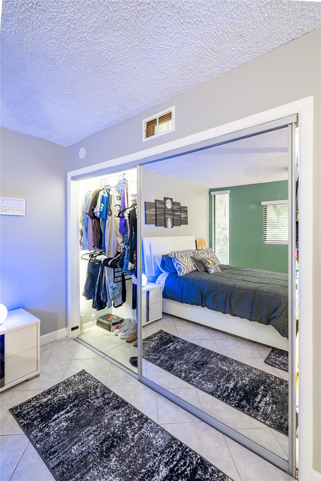 WOODS CONDO - Residential