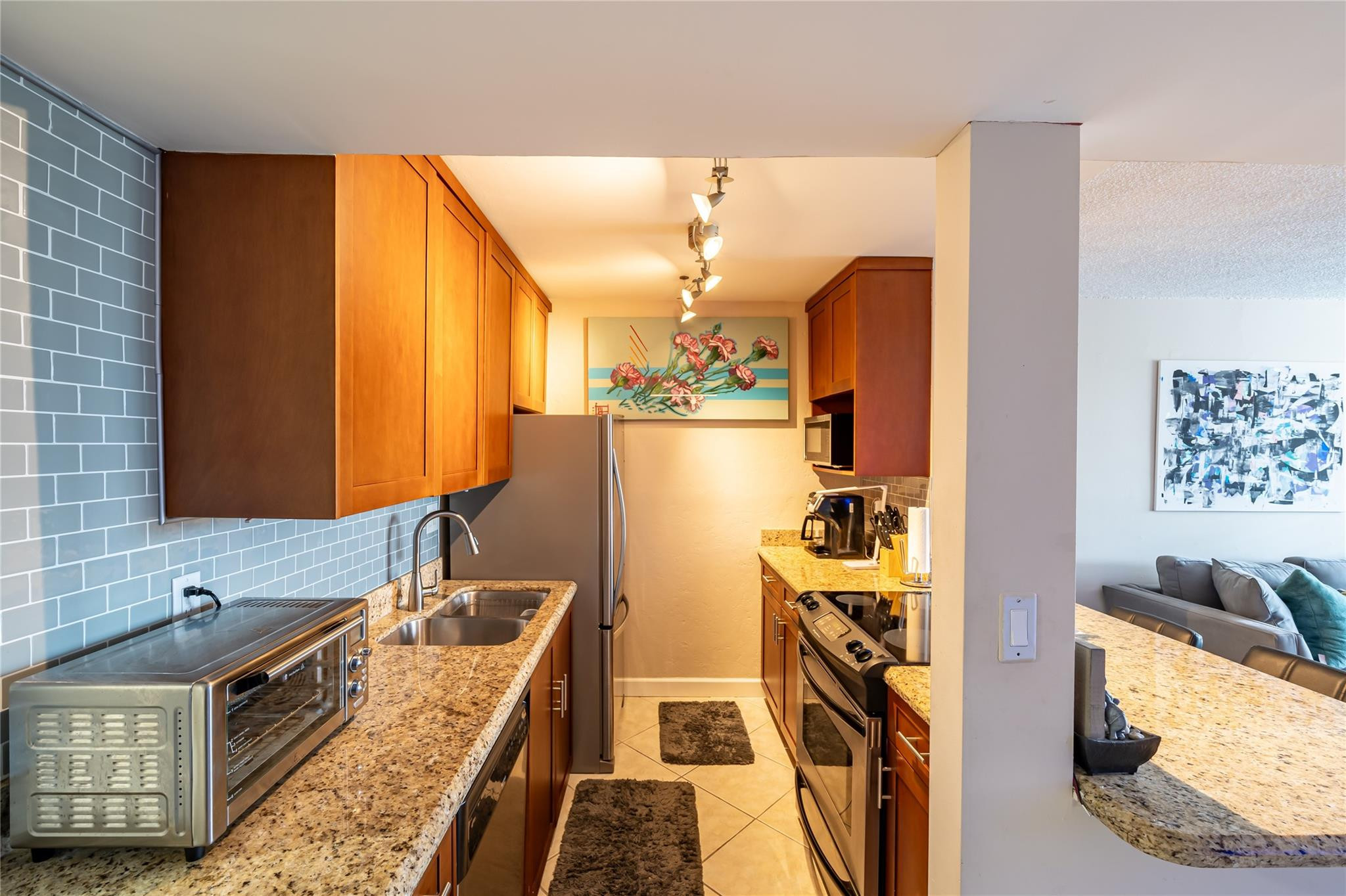 WOODS CONDO - Residential