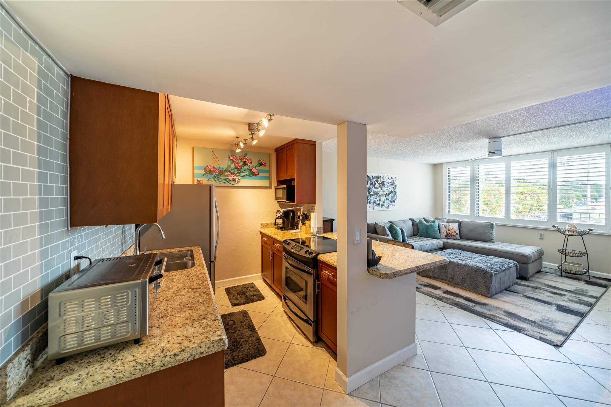 WOODS CONDO - Residential