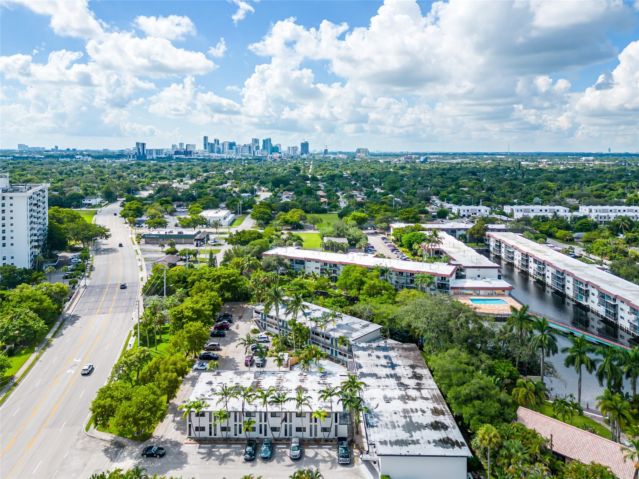 WOODS CONDO - Residential