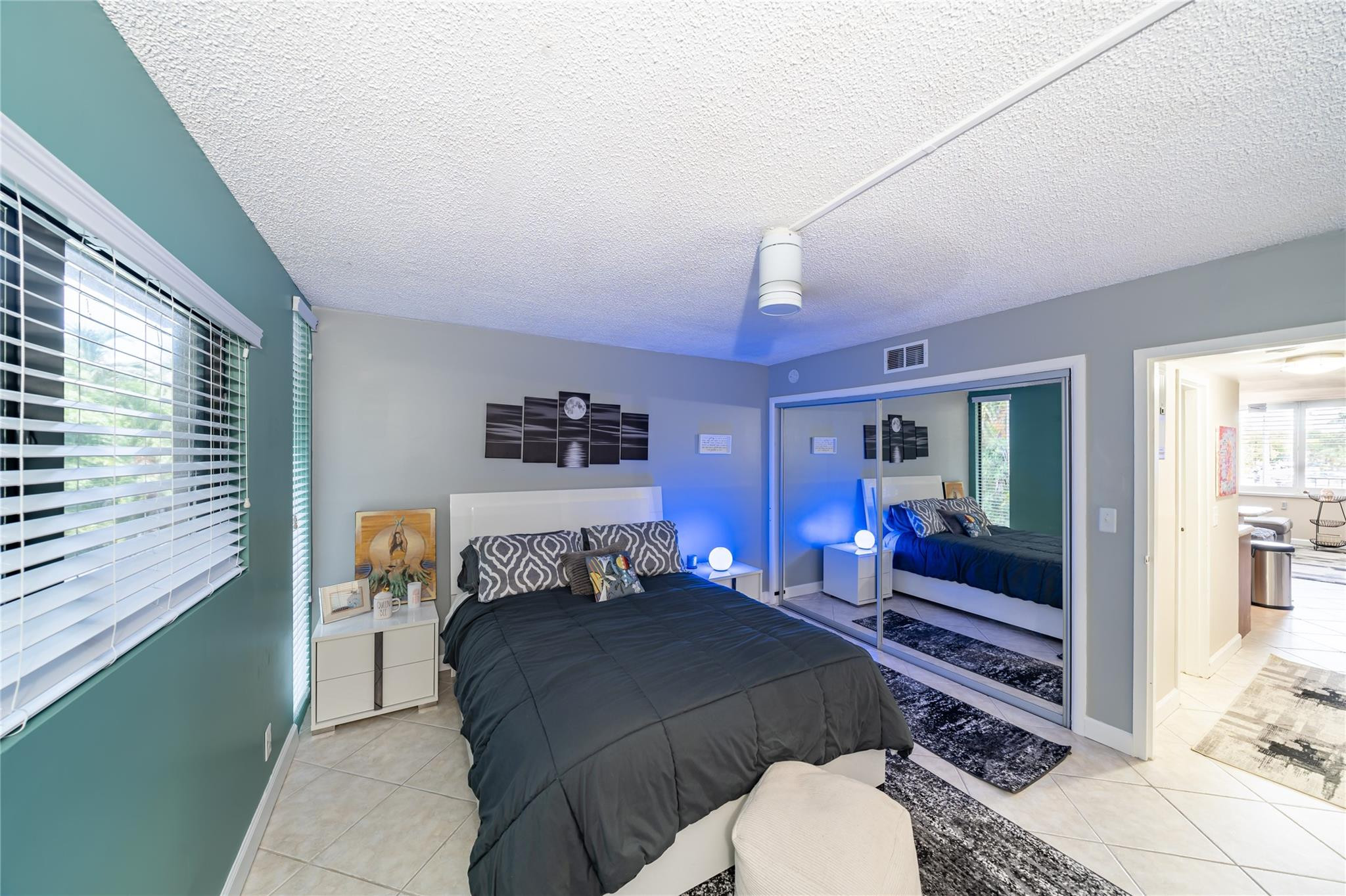 WOODS CONDO - Residential