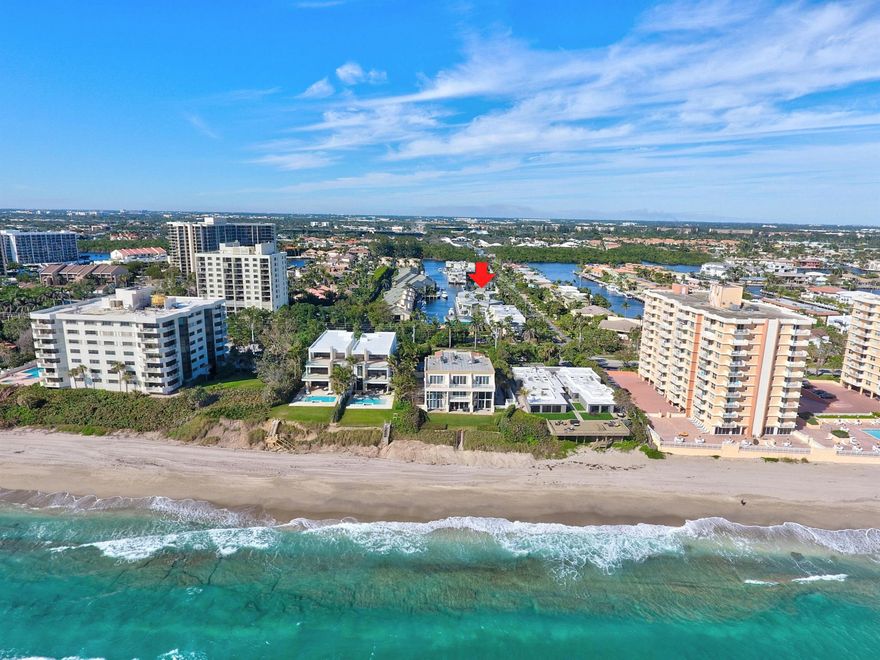 LIVE AT THE BEACH, just steps to your private beach access & Deepwater Dockage. This waterfront townhome features hardwood flooring, stainless appliances, wine cooler, hardwood cabinets, granite counters & breakfast bar. Exterior attributes include 22' common dock, spacious screened porch with picturesque water views & upstairs open balcony. Boca Cove is a PET FRIENDLY community and offers resort amenities. I.E., newly remodeled clubhouse w/kitchen, billiards, gym, BBQ grill, community pool, gated private beach access, bike room, guest day dock, and gazebo. A remarkable walk-to-the beach location.