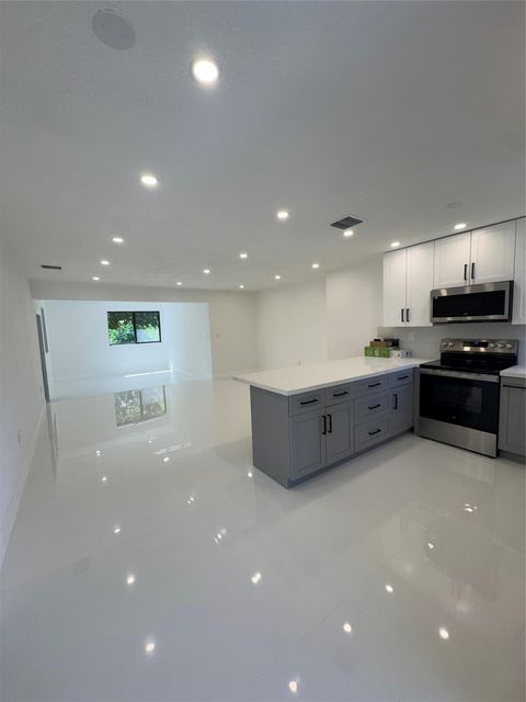 1420 NW 198th St Miami FL 33169