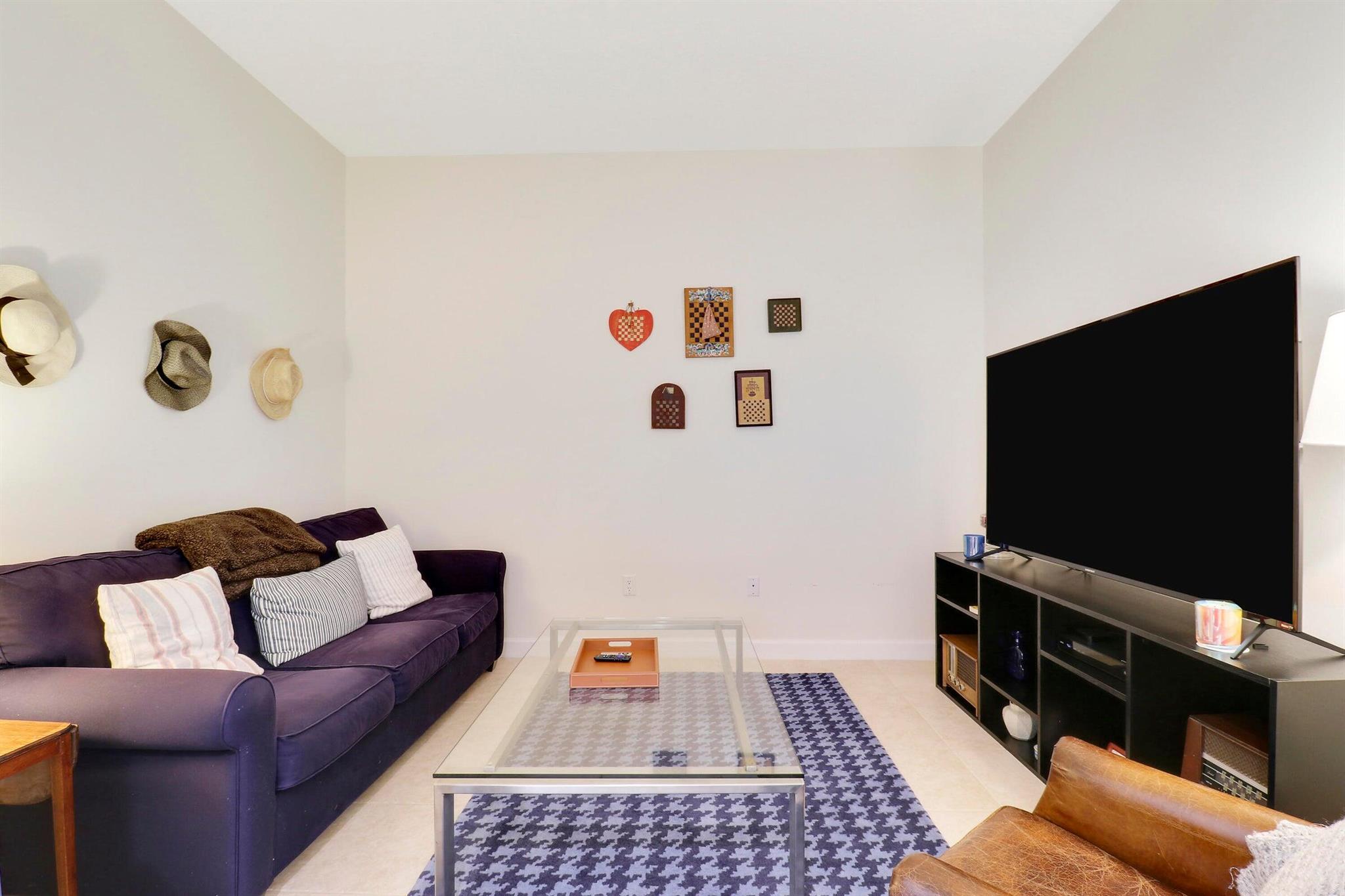 801 S Olive Avenue 902