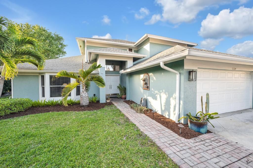 Photo of 1124 SW Oak Hollow Court, Palm City, FL 34990 (MLS # R10976317)