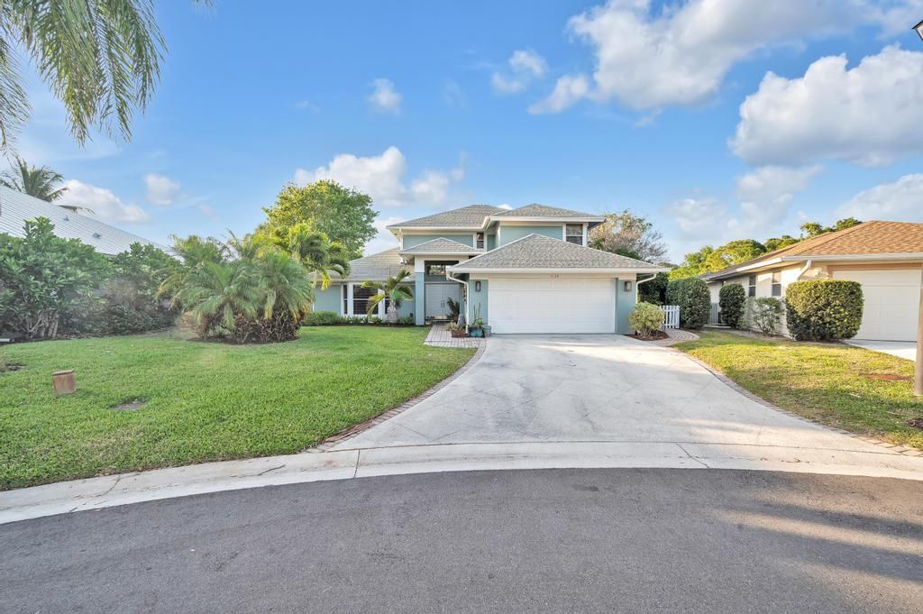 Photo of 1124 SW Oak Hollow Court, Palm City, FL 34990 (MLS # R10976317)