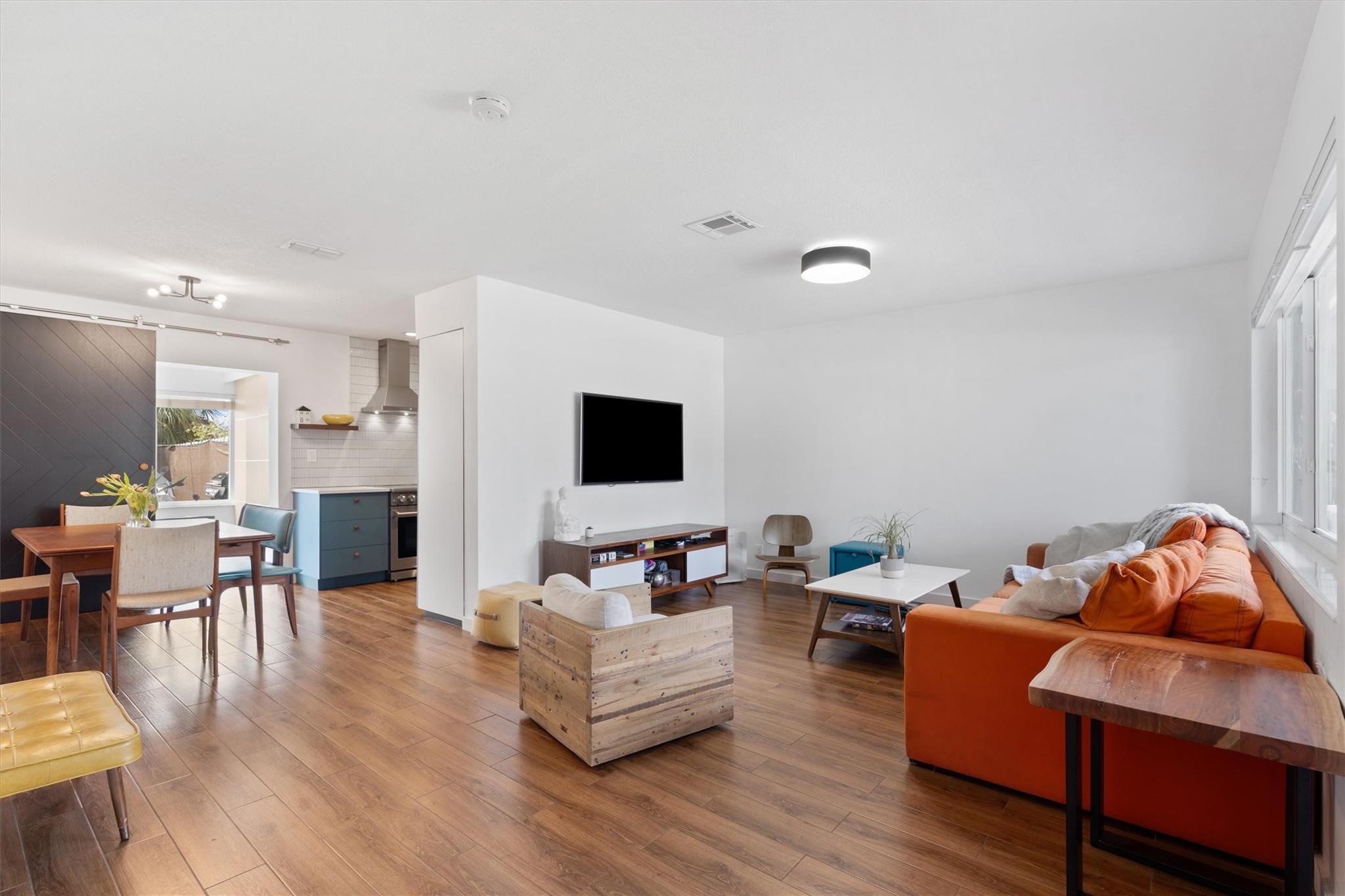 2242 NE 37th St