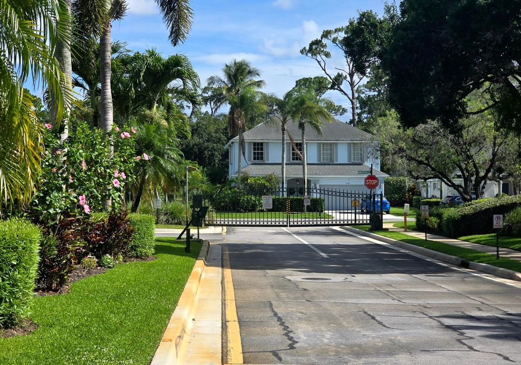 Photo of 15181 Oak Chase Court, Wellington, FL 33414 (MLS # B26030612)