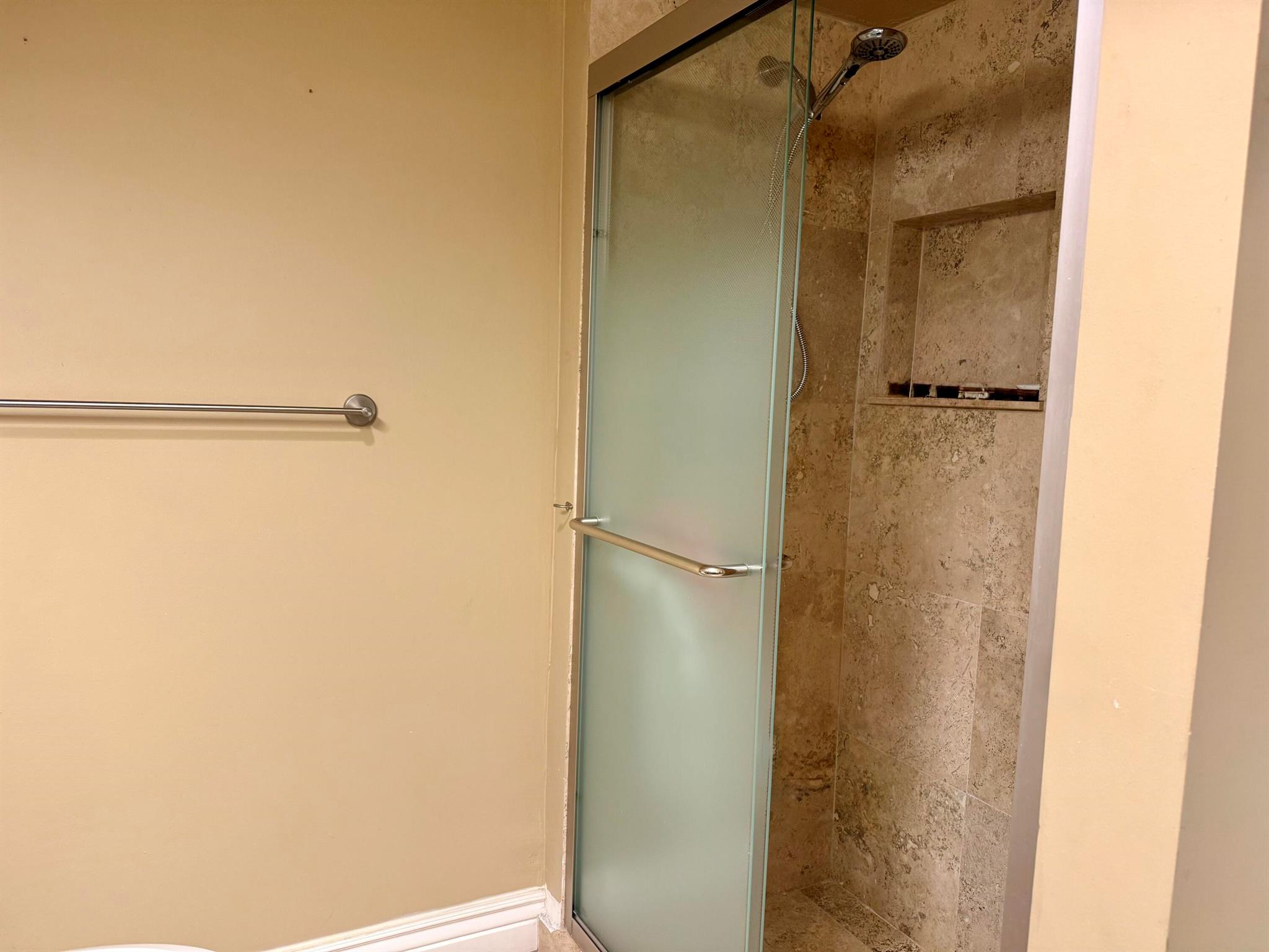 LA MER ESTATES EAST CONDO - Residential Lease