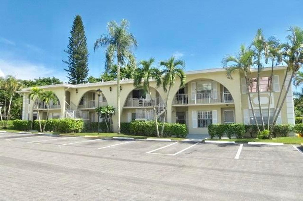 Photo of 13775 Flora Place #D, Delray Beach, FL 33484 (MLS # R11043412)