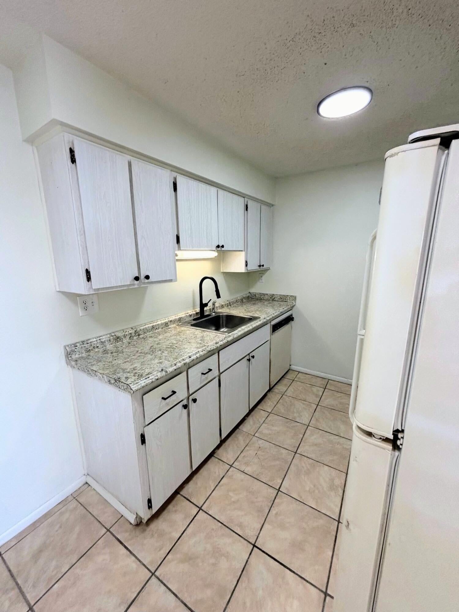 190 E OLMSTEAD Drive F32