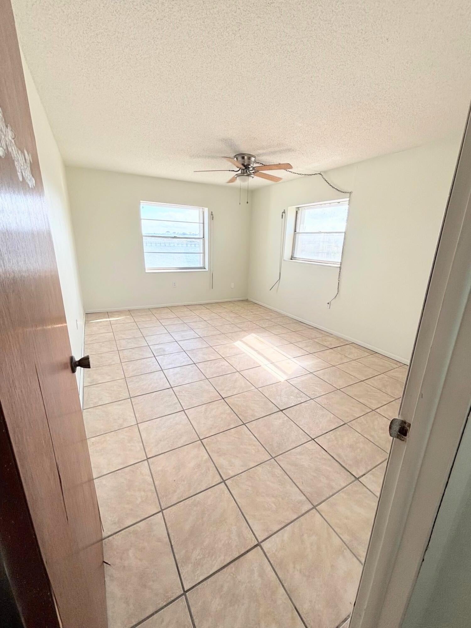 190 E OLMSTEAD Drive F32