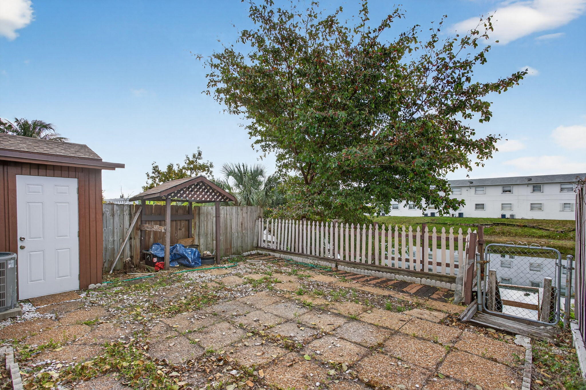 LAKE ISLAND - Residential