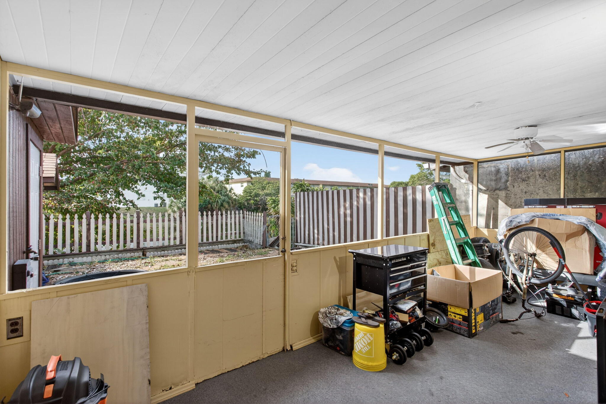 LAKE ISLAND - Residential