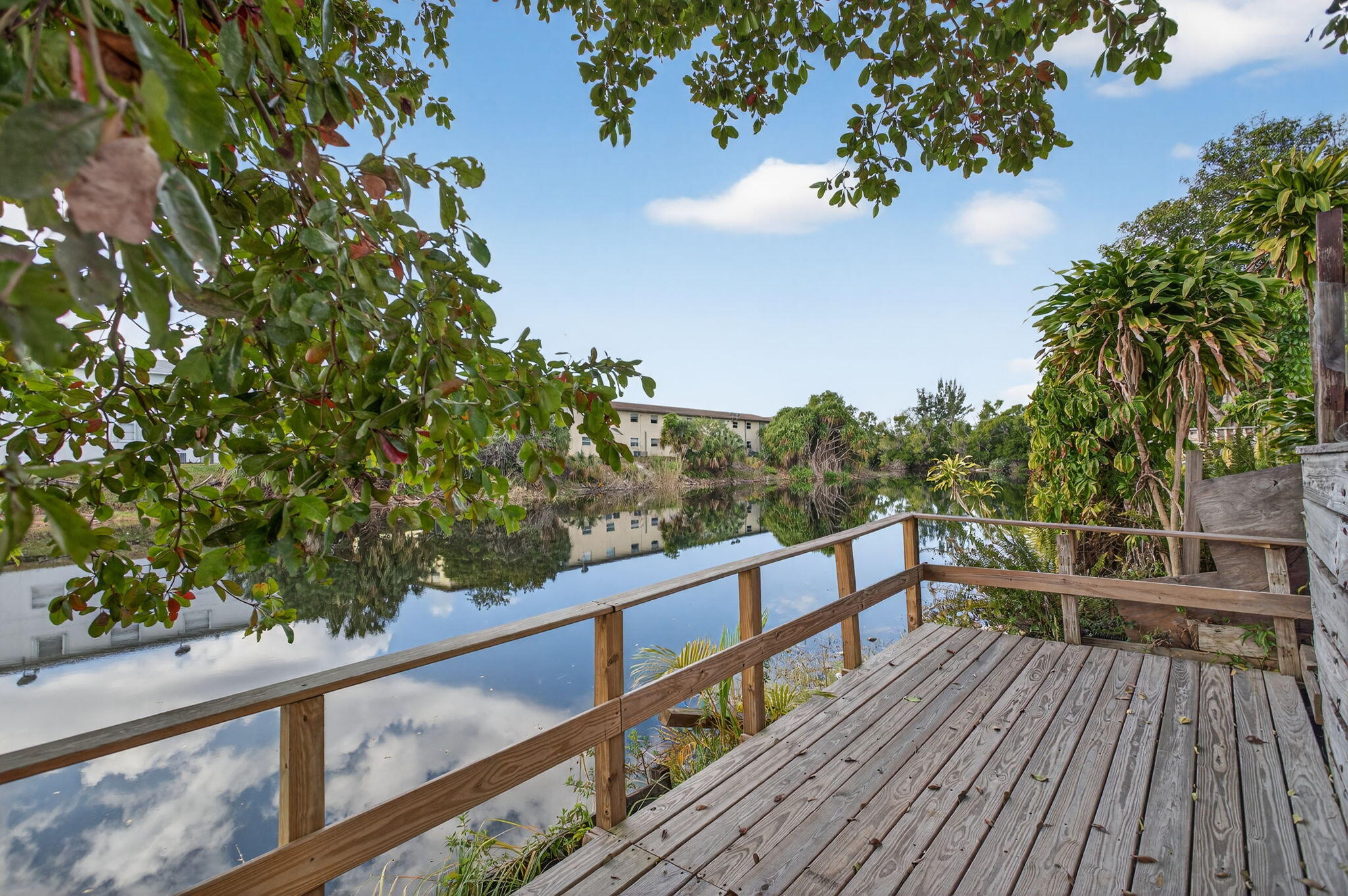 LAKE ISLAND - Residential
