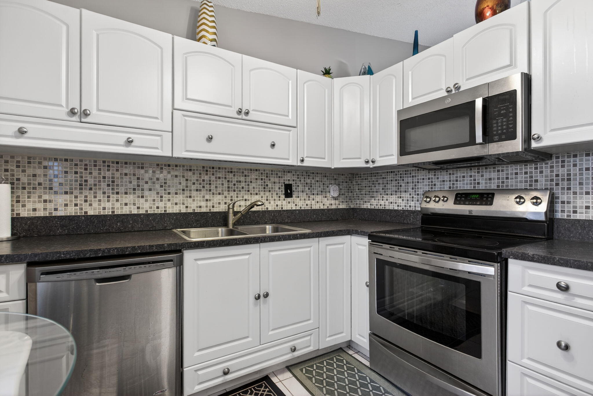 LAKE ISLAND - Residential