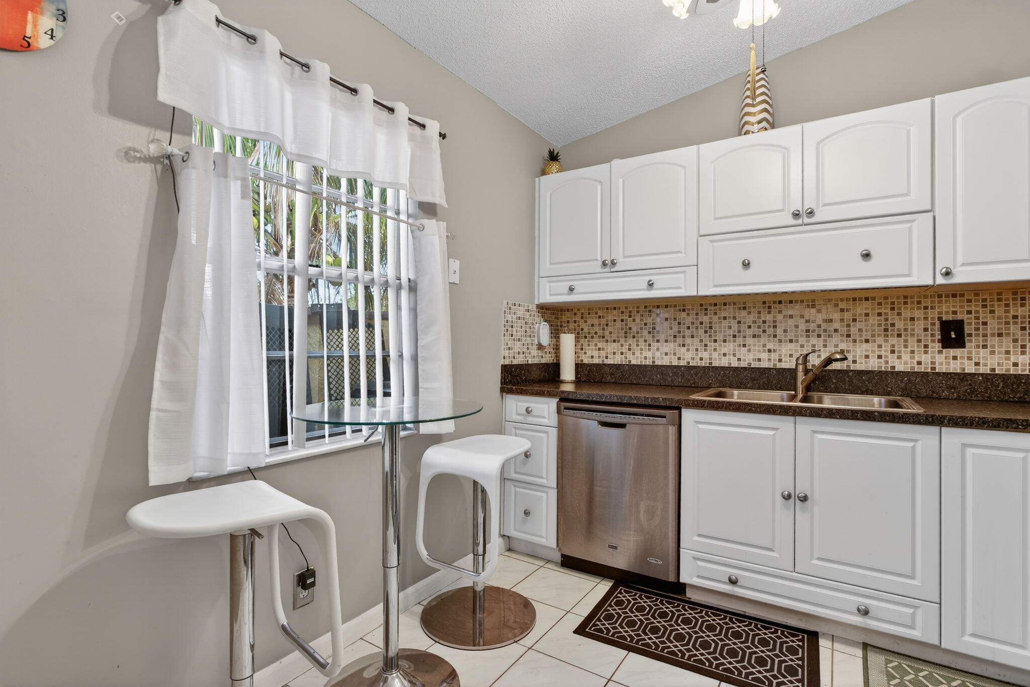 LAKE ISLAND - Residential