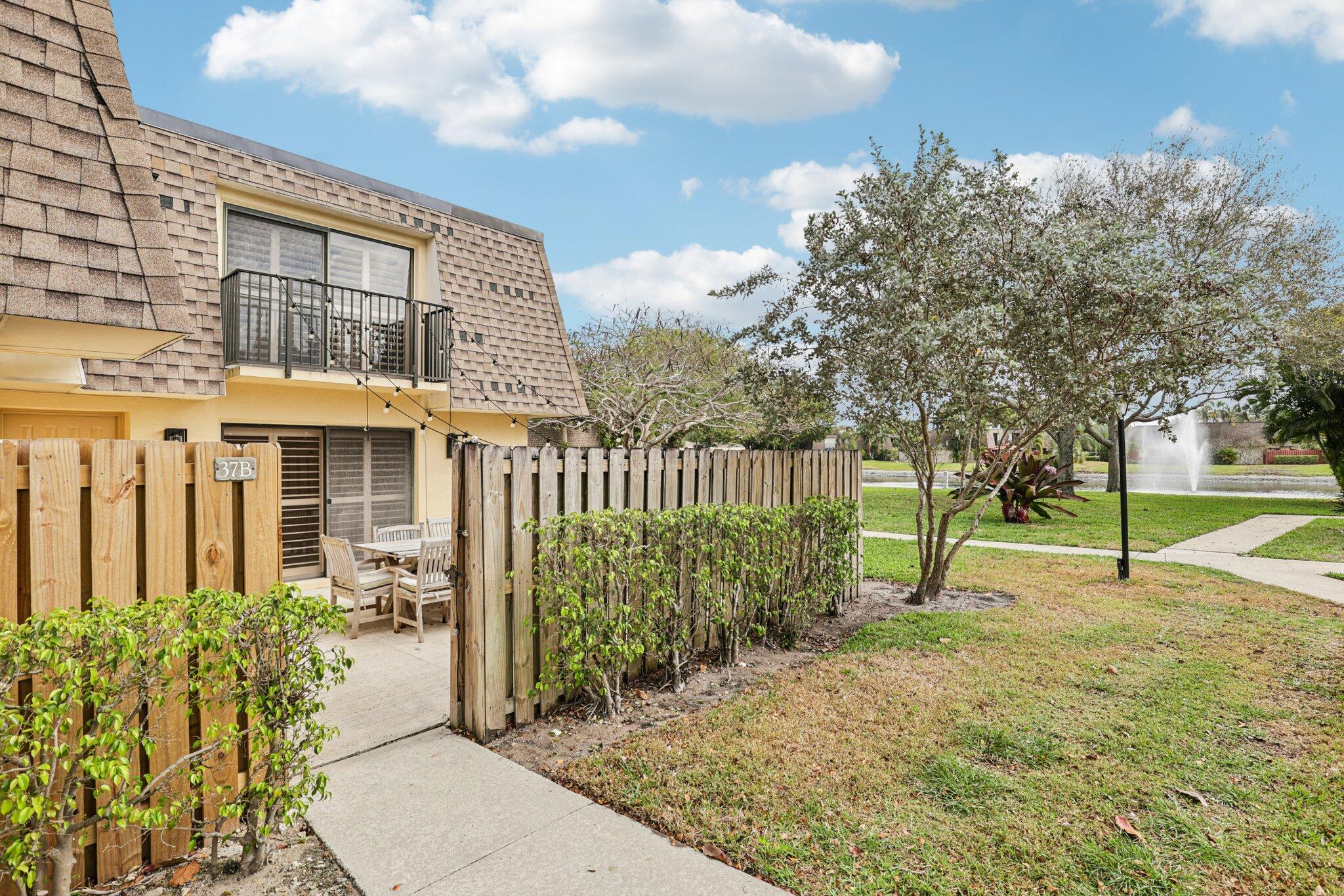 DELRAY OAKS WEST CONDO - Residential
