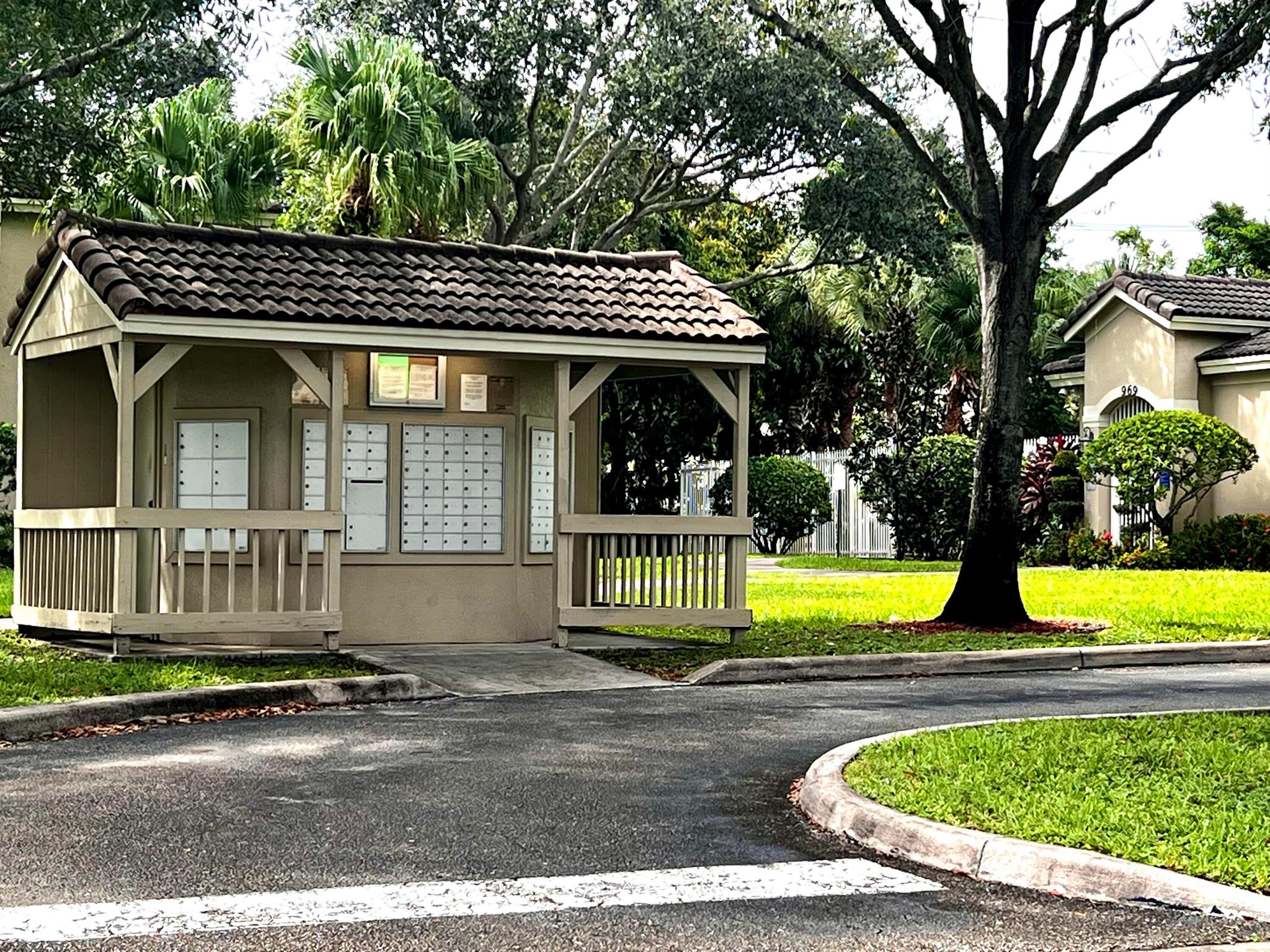 SUMMIT LAKE - Residential