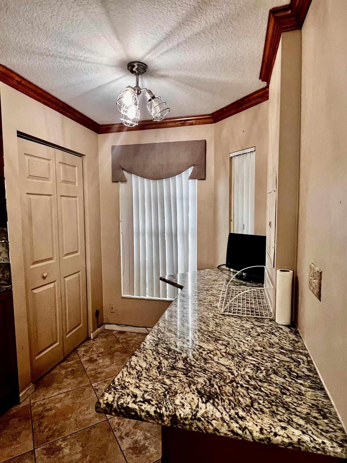 SUMMIT LAKE - Residential