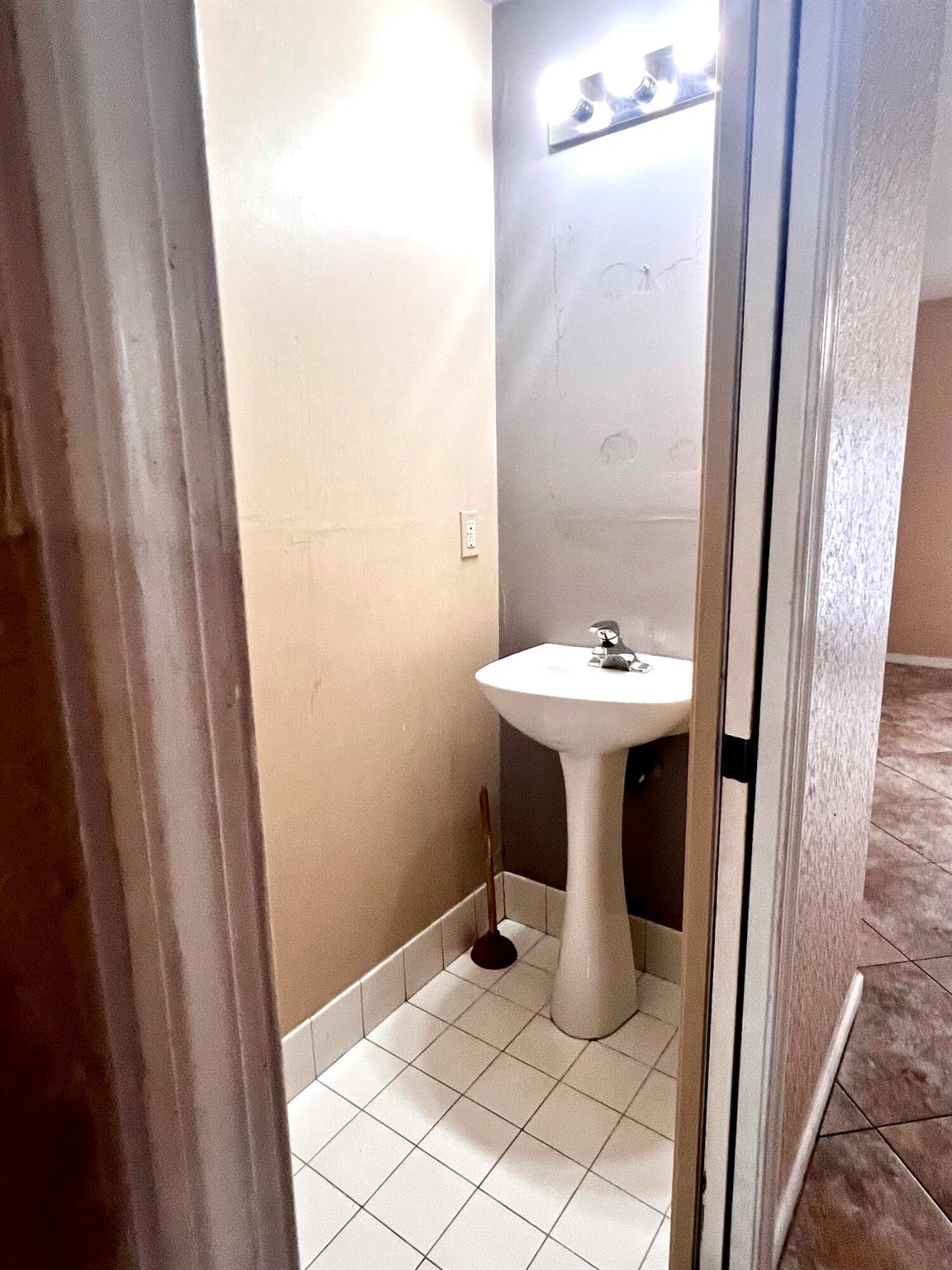 SUMMIT LAKE - Residential