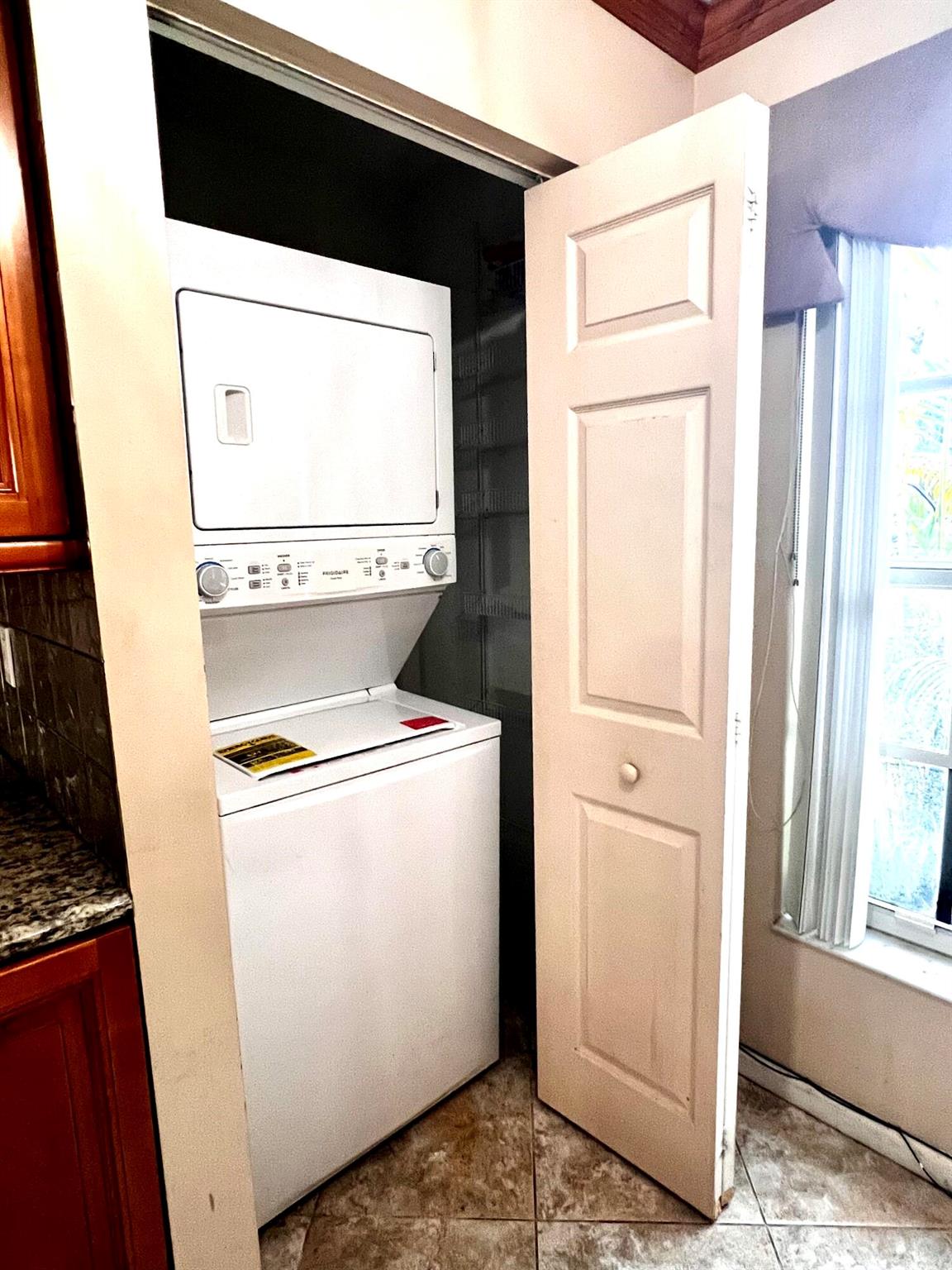 SUMMIT LAKE - Residential