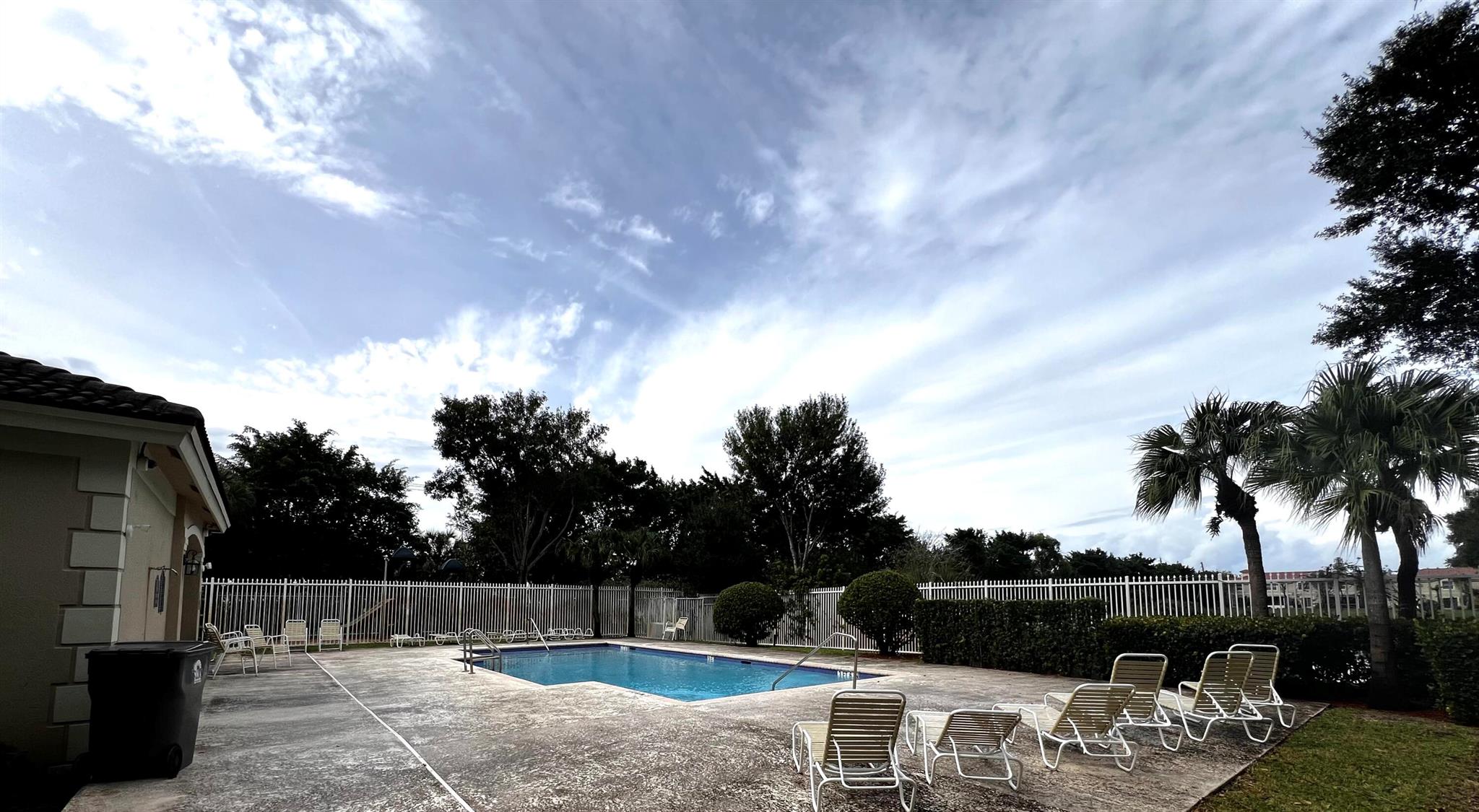 SUMMIT LAKE - Residential