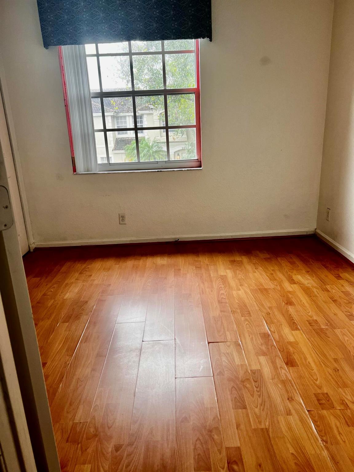 SUMMIT LAKE - Residential