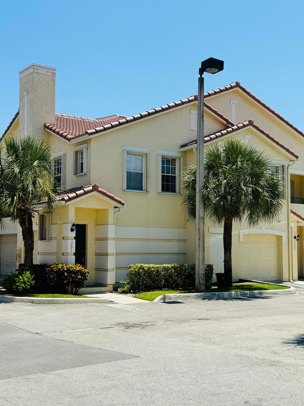 Photo of 1201 Belmont Place, Boynton Beach, FL 33436 (MLS # B26011558)