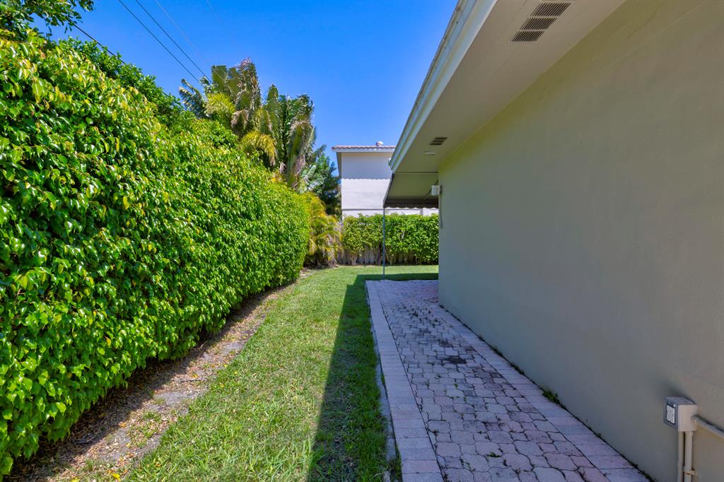 LIGHTHOUSE POINT FIRST SEC - Residential