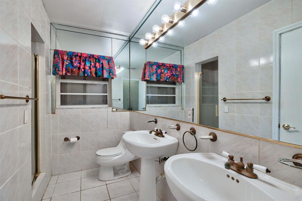 LIGHTHOUSE POINT FIRST SEC - Residential