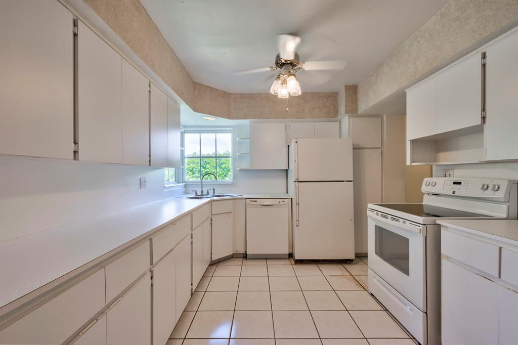 LIGHTHOUSE POINT FIRST SEC - Residential