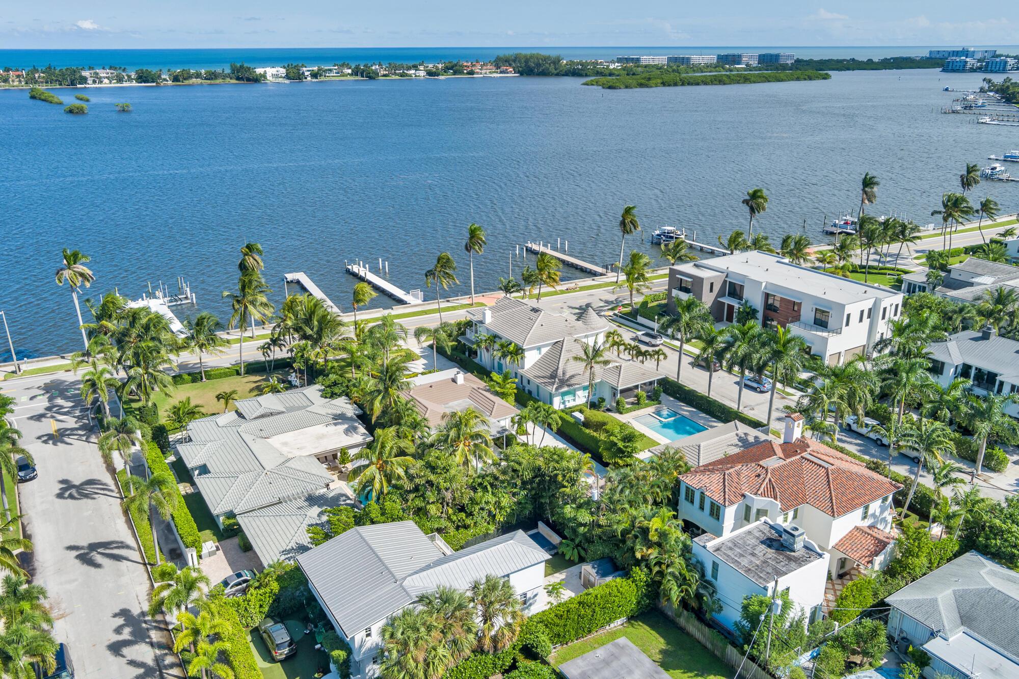 EDGEWATER - Residential
