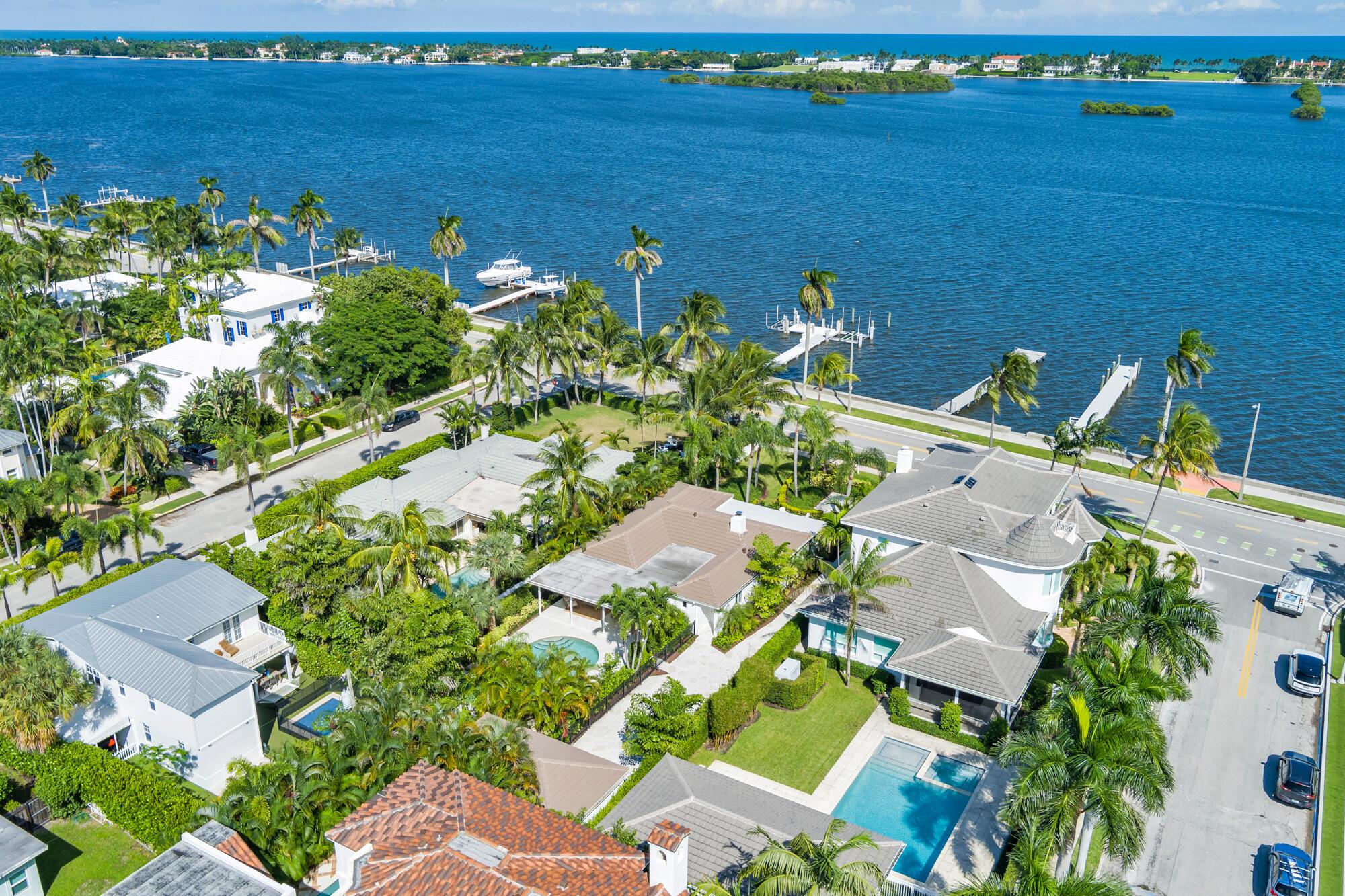 EDGEWATER - Residential