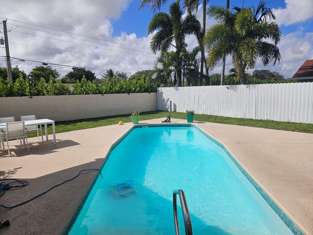 Photo of 7597 N Nemec Dr Drive N, Lake Clarke Shores, FL 33406 (MLS # B26001958)