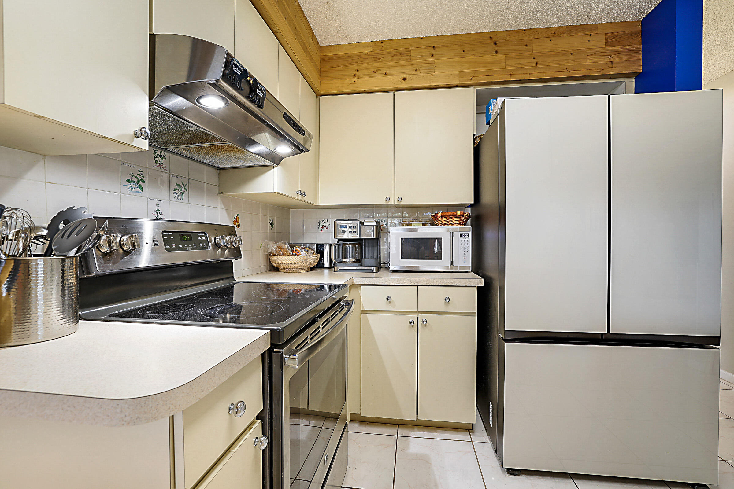 ESTATES OF LAKE CLARKE SHORES - Residential