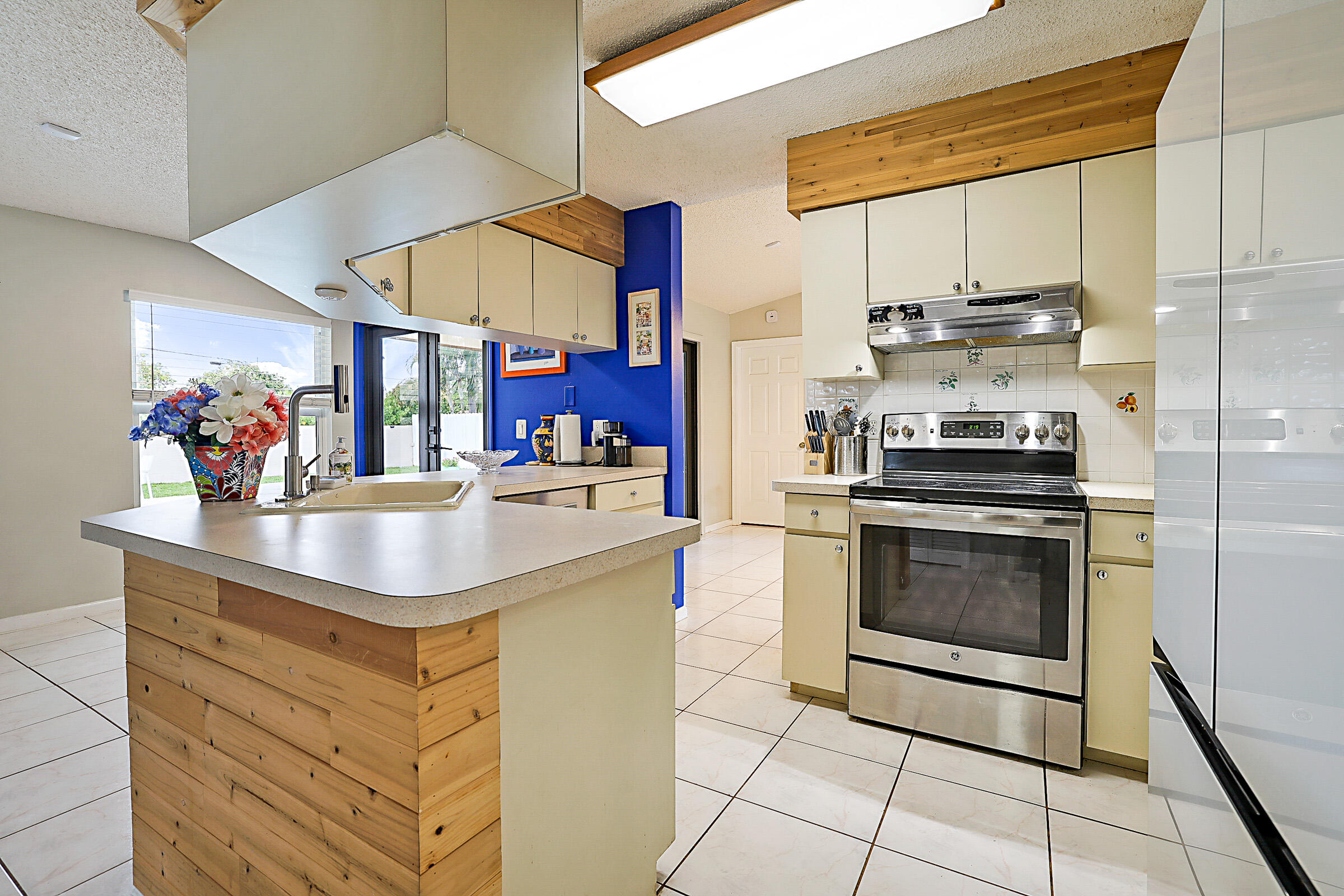 ESTATES OF LAKE CLARKE SHORES - Residential